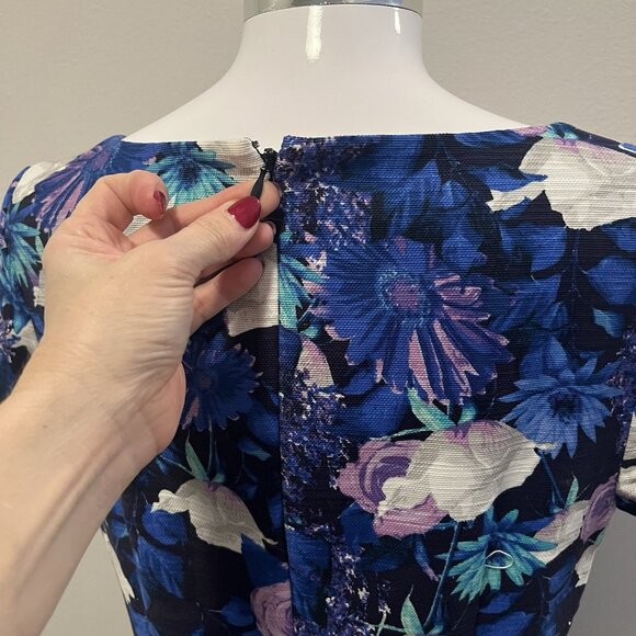Talbots Sheath Dress Floral Size 4 Lined Blue Purple Cotton Business Work Office - Picture 7 of 9
